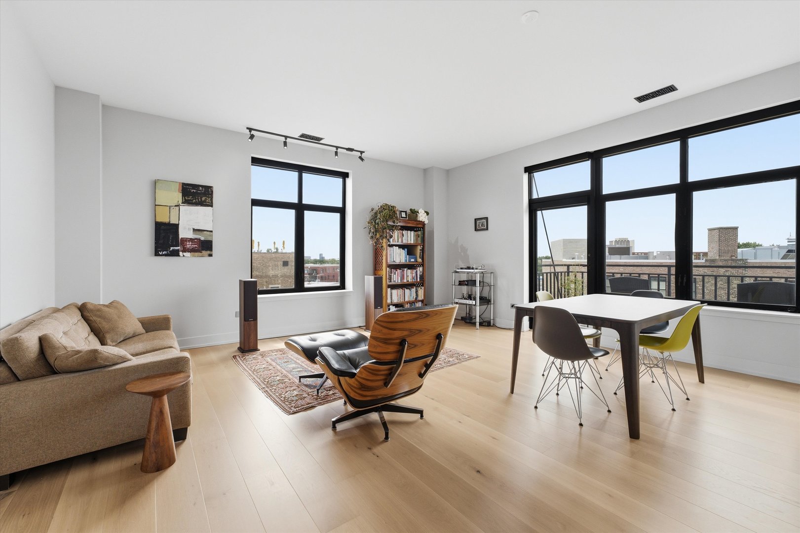 2045 W Concord Place Unit: 606