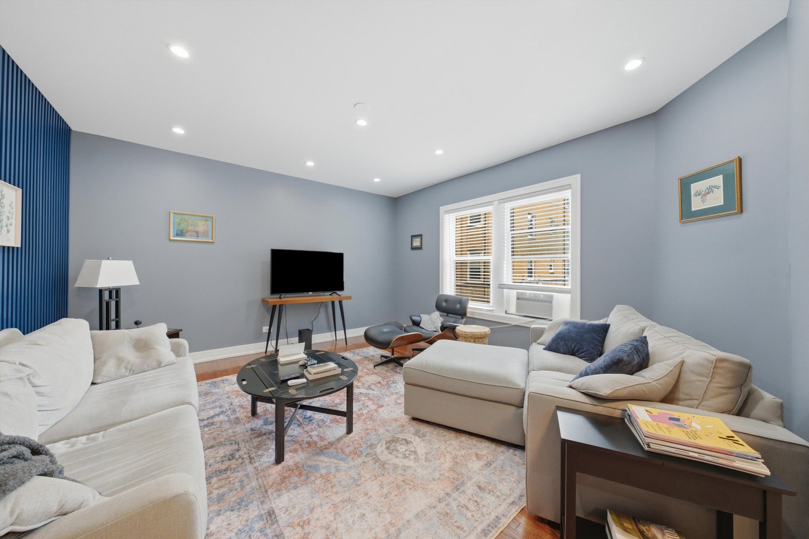 2212 E 70th Street Unit: 1B