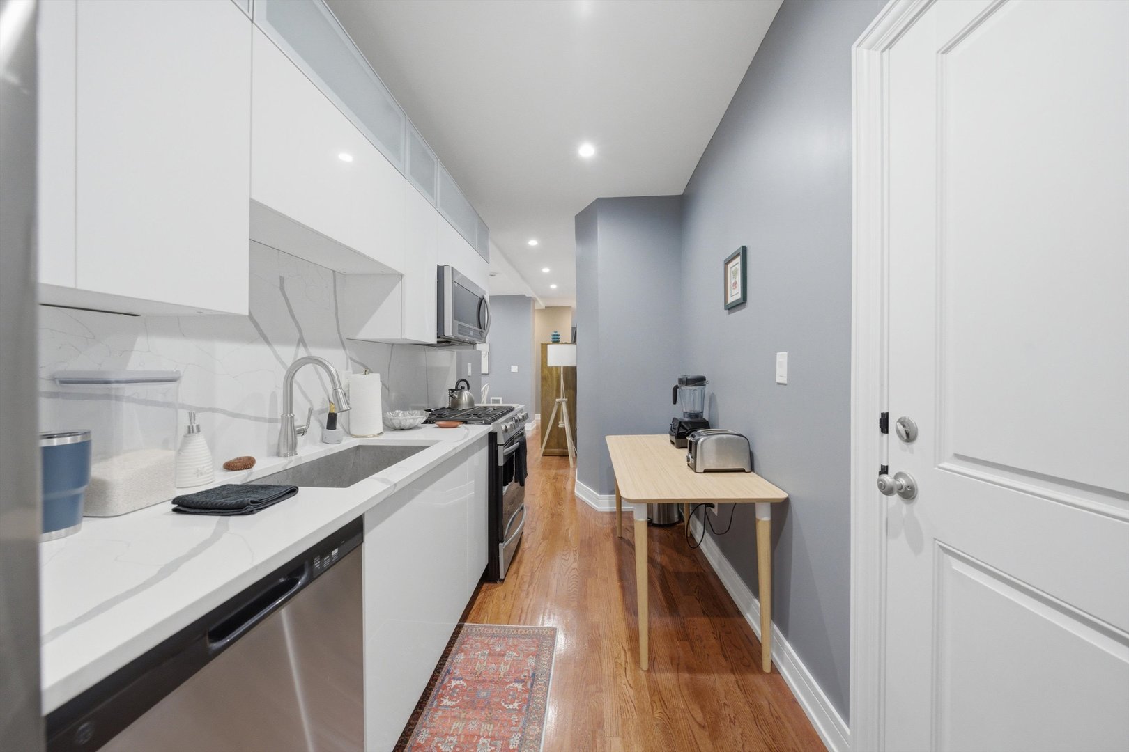 2212 E 70th Street Unit: 1B