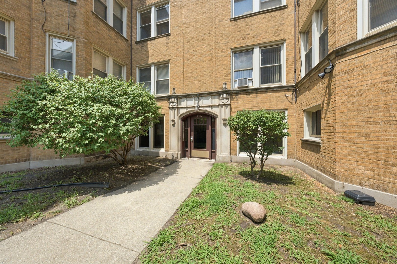 2212 E 70th Street Unit: 1B