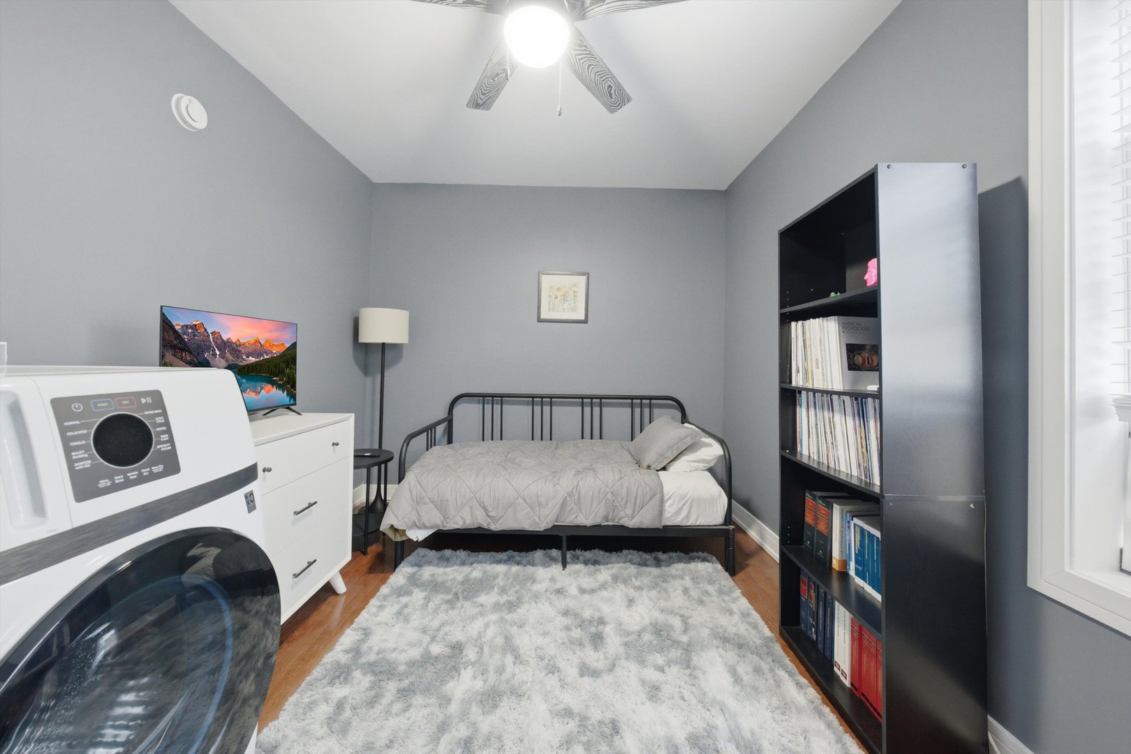 2212 E 70th Street Unit: 1B