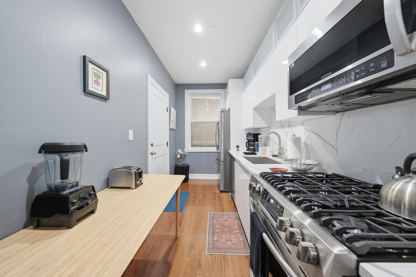 2212 E 70th Street Unit: 1B