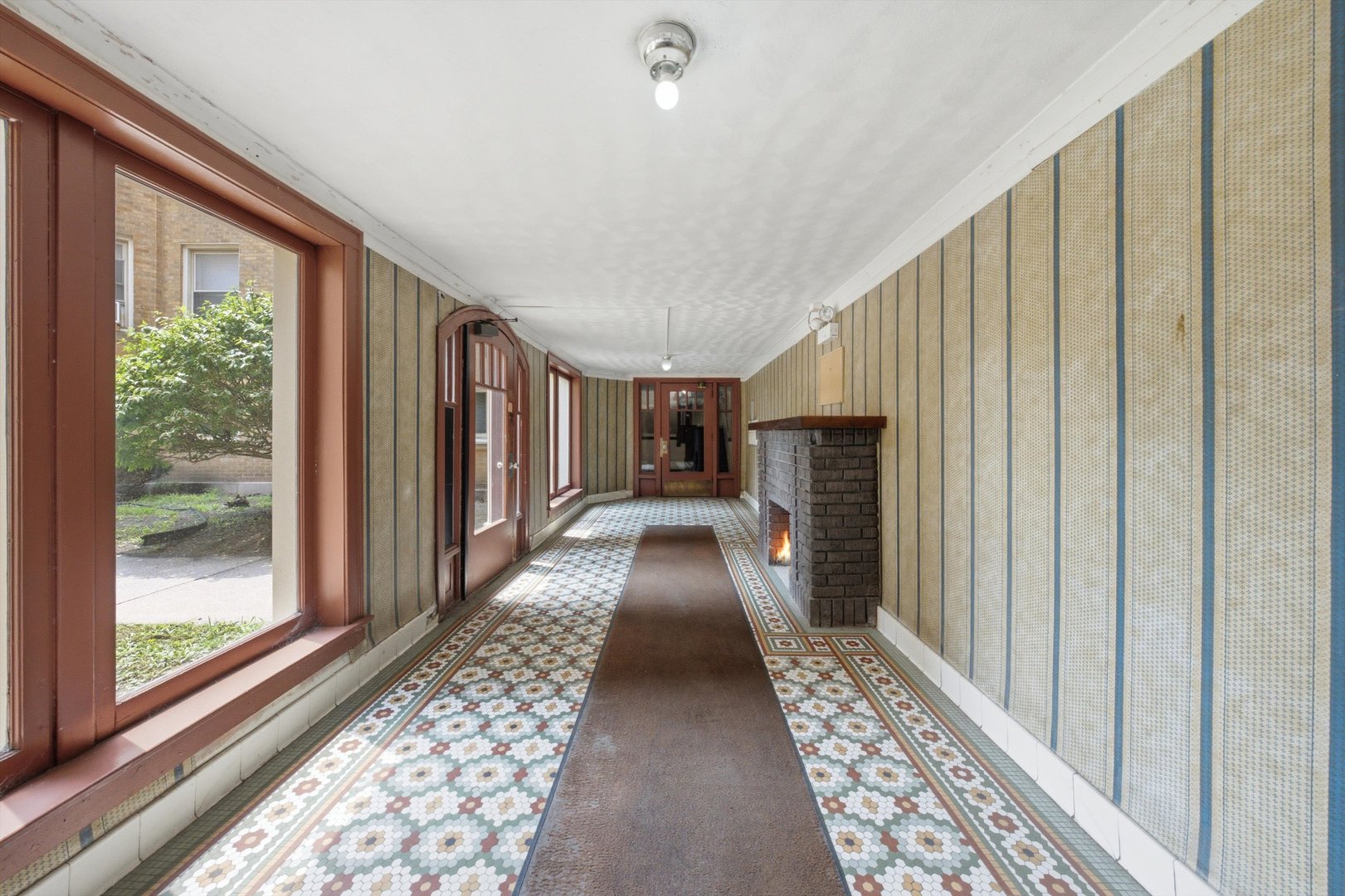 2212 E 70th Street Unit: 1B