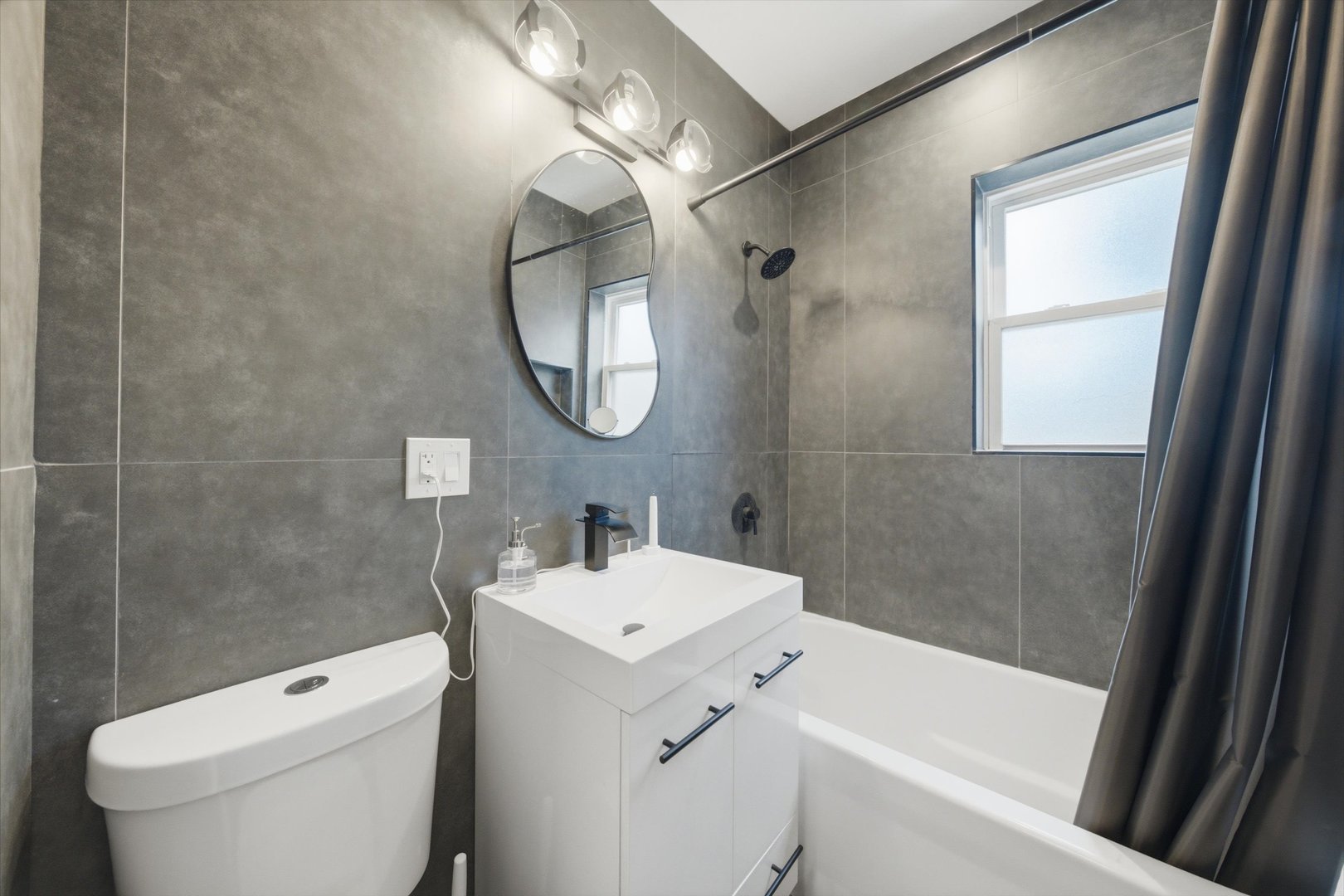2212 E 70th Street Unit: 1B
