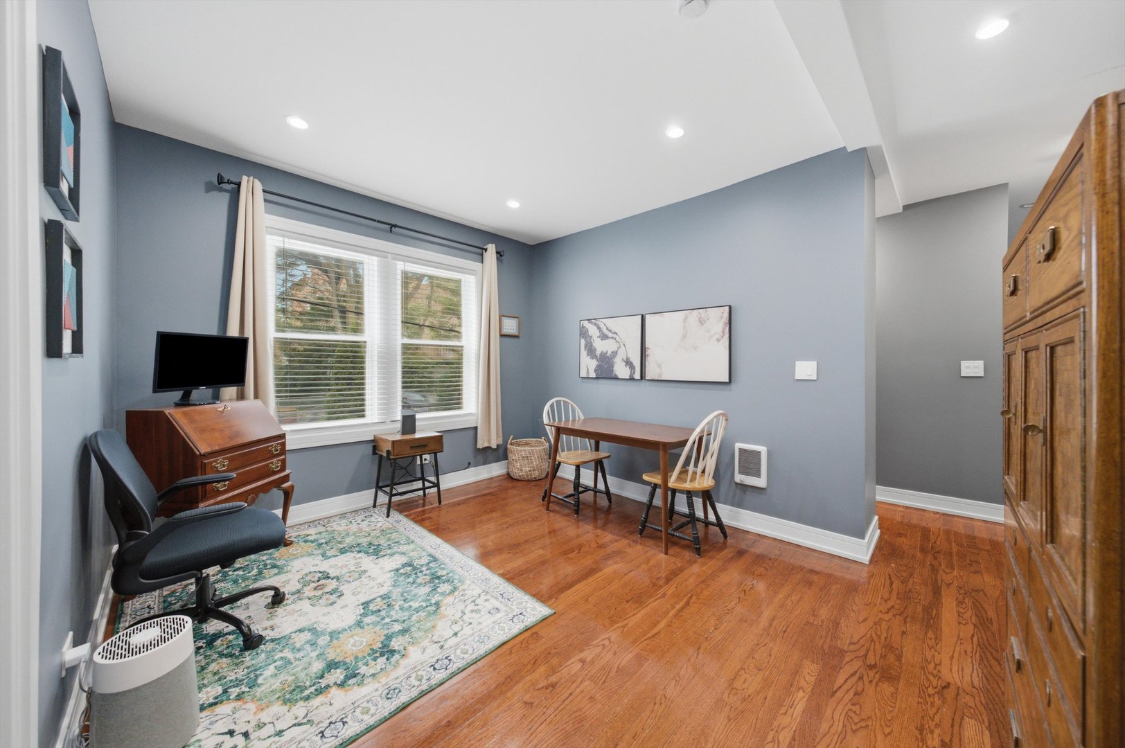 2212 E 70th Street Unit: 1B