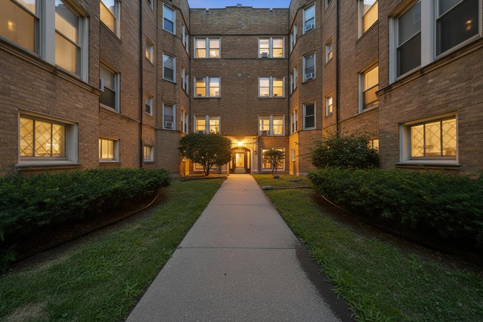 2212 E 70th Street Unit: 1B