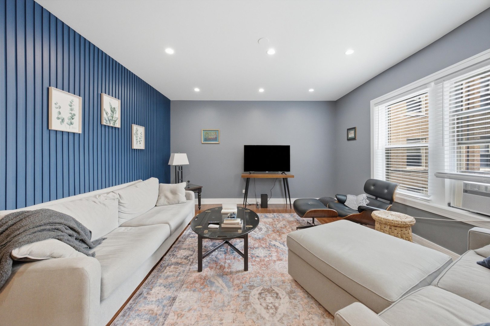 2212 E 70th Street Unit: 1B