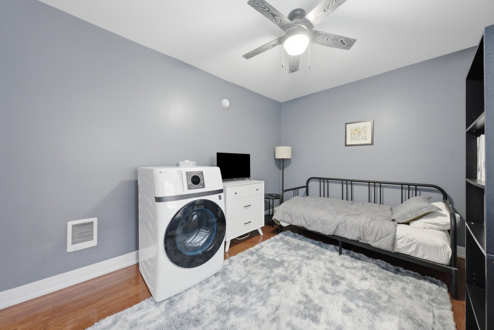 2212 E 70th Street Unit: 1B