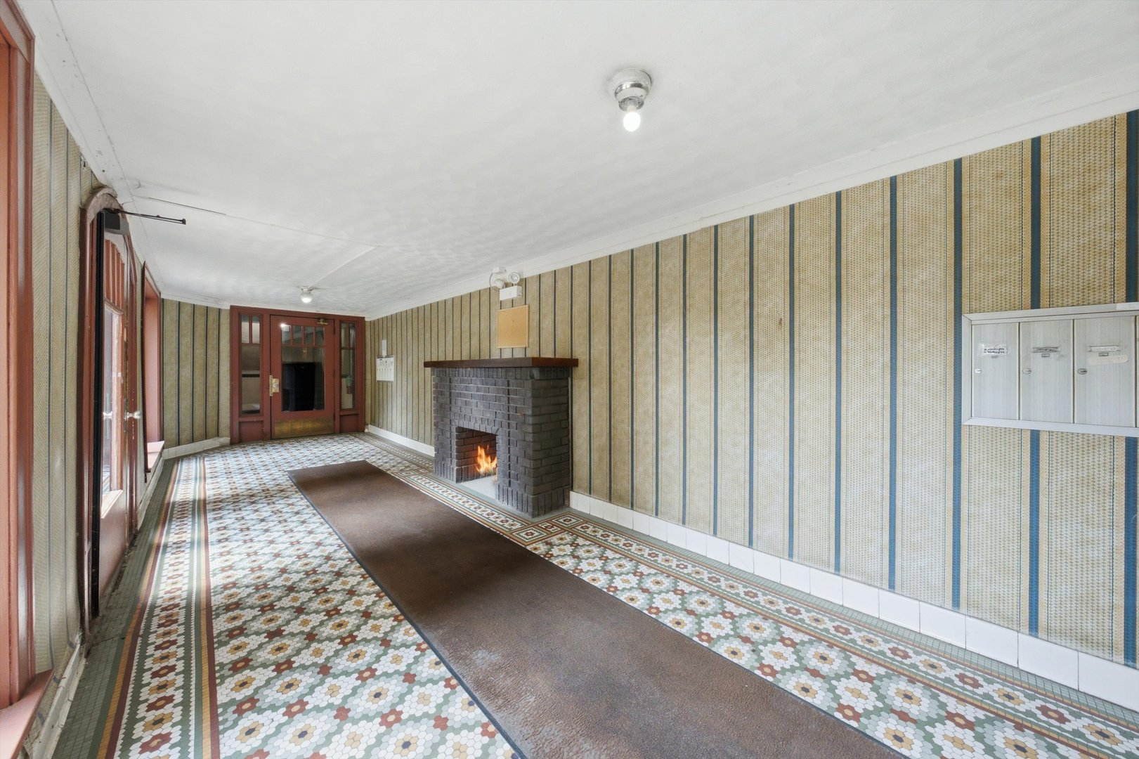 2212 E 70th Street Unit: 1B