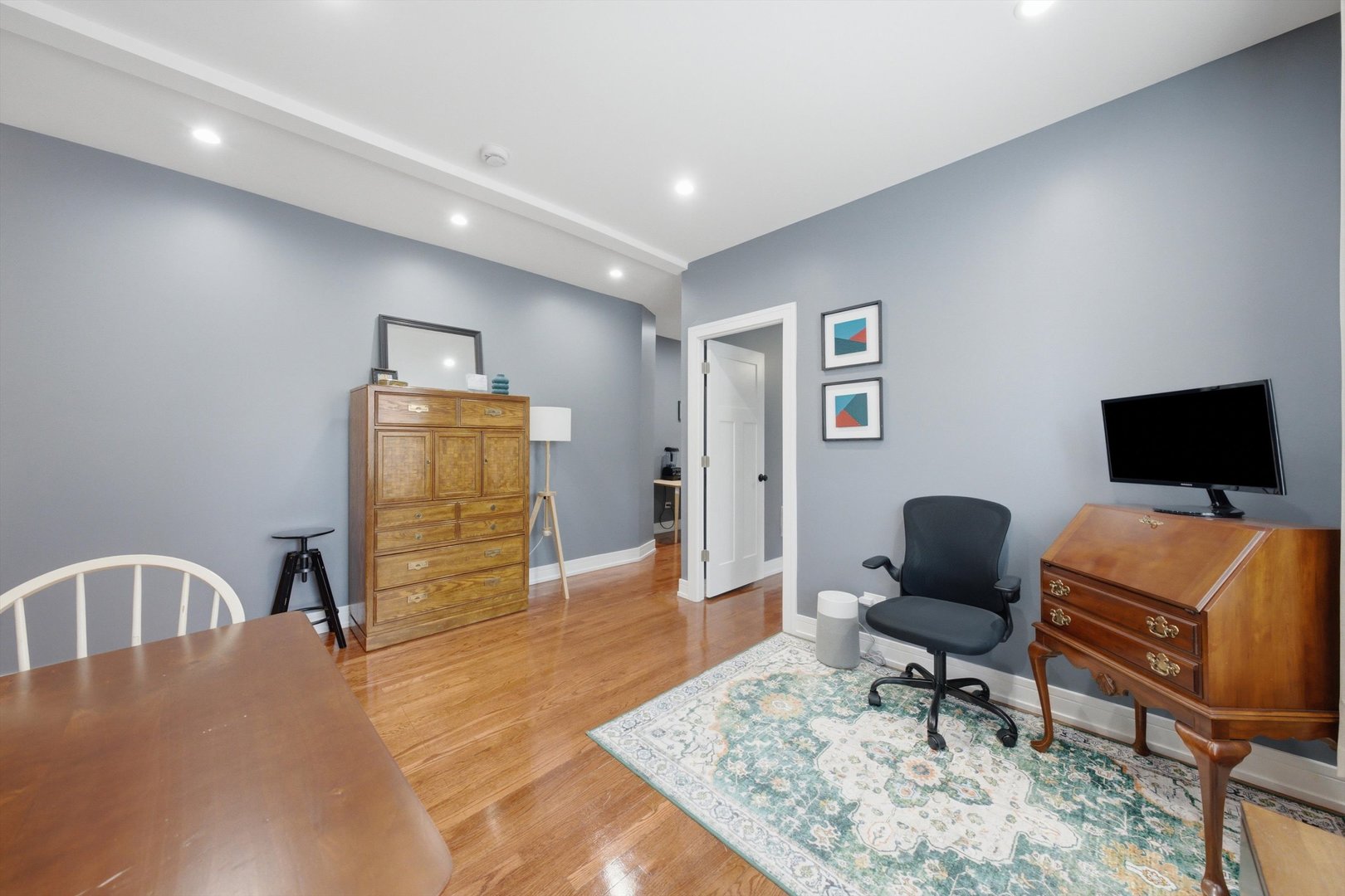 2212 E 70th Street Unit: 1B