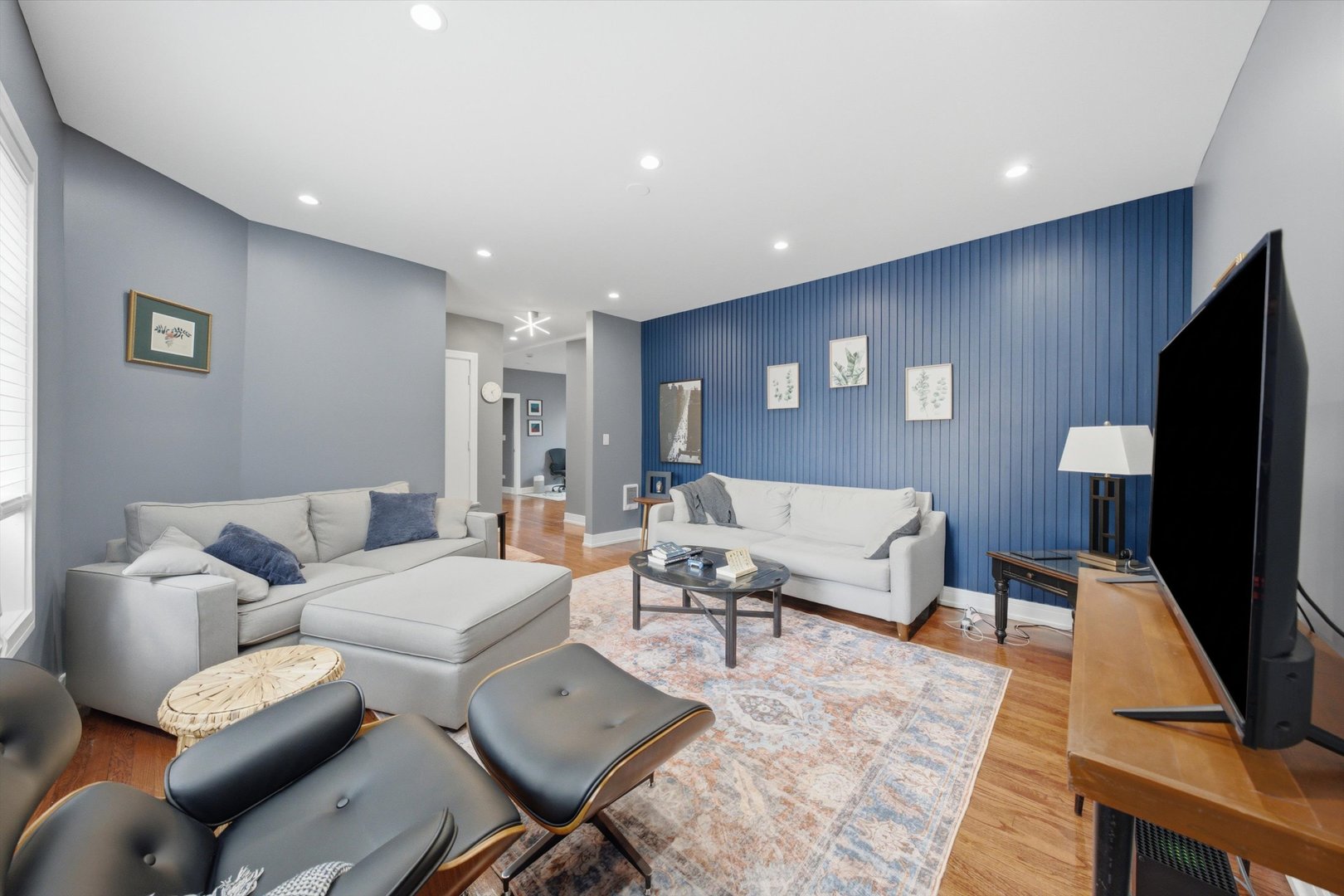 2212 E 70th Street Unit: 1B
