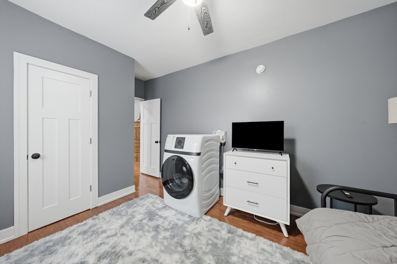 2212 E 70th Street Unit: 1B