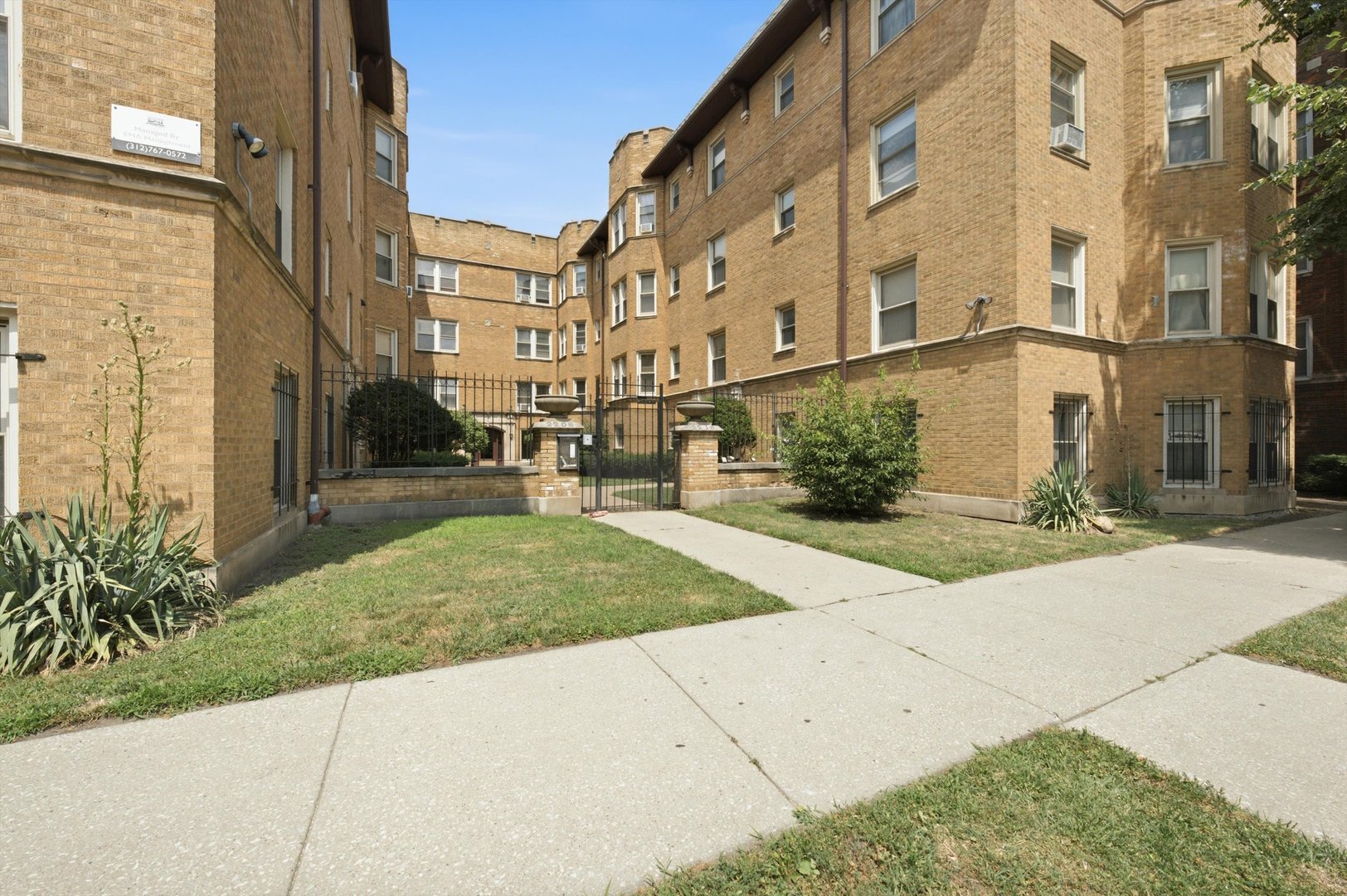 2212 E 70th Street Unit: 1B