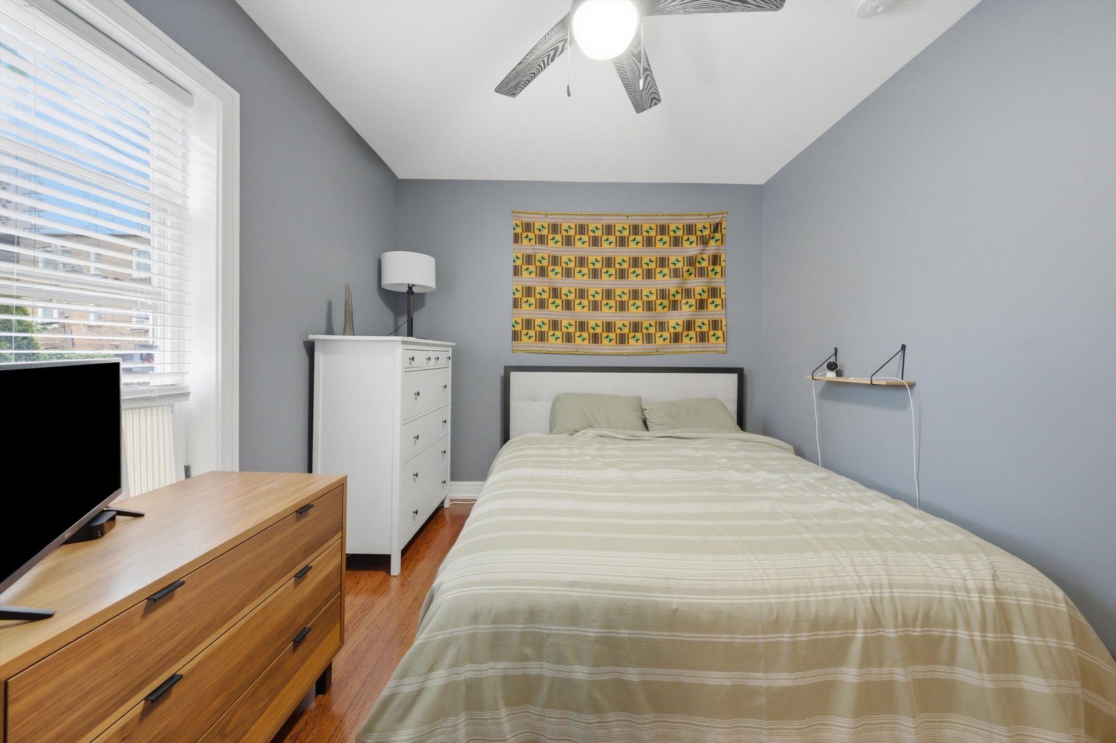 2212 E 70th Street Unit: 1B