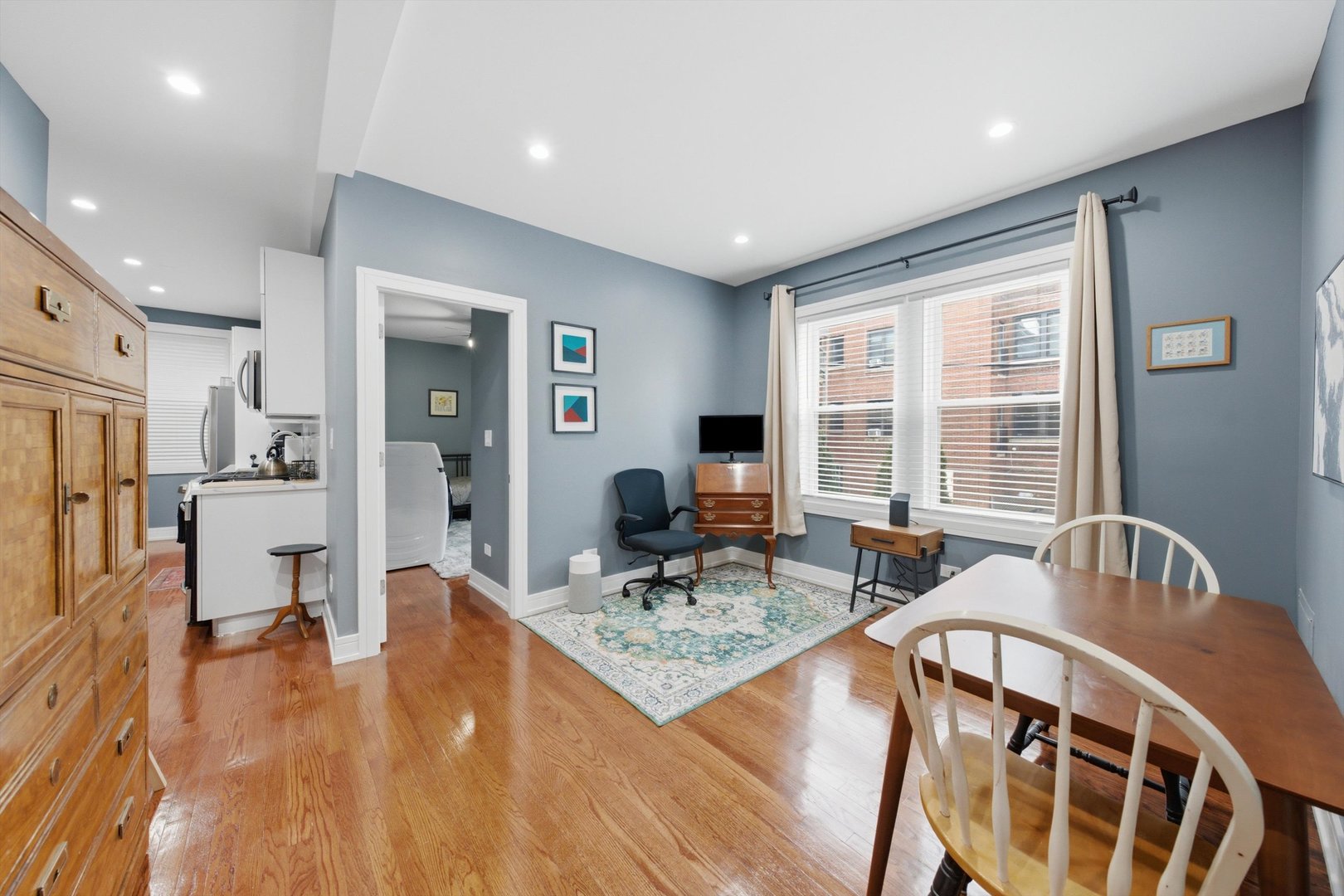2212 E 70th Street Unit: 1B
