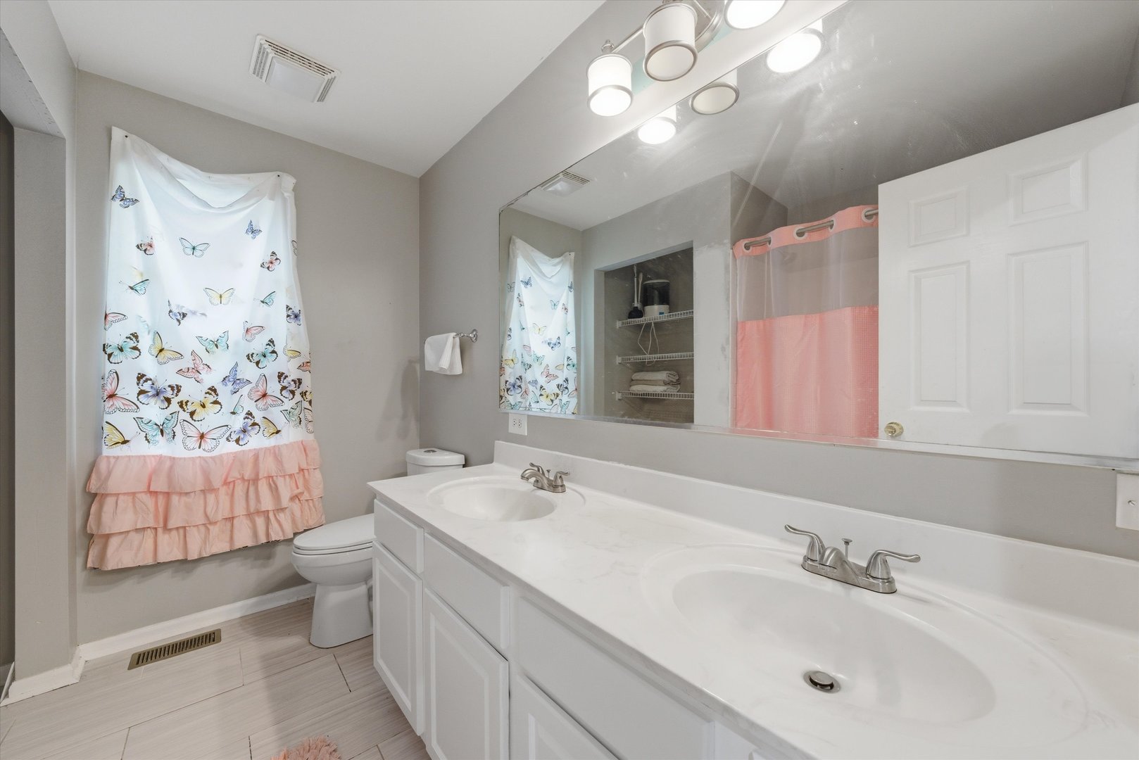 1571 Woodland Lane
