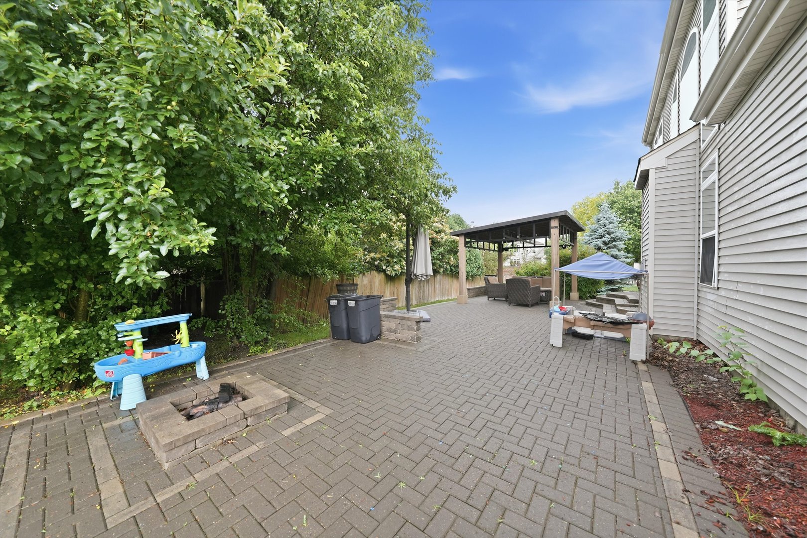 1571 Woodland Lane