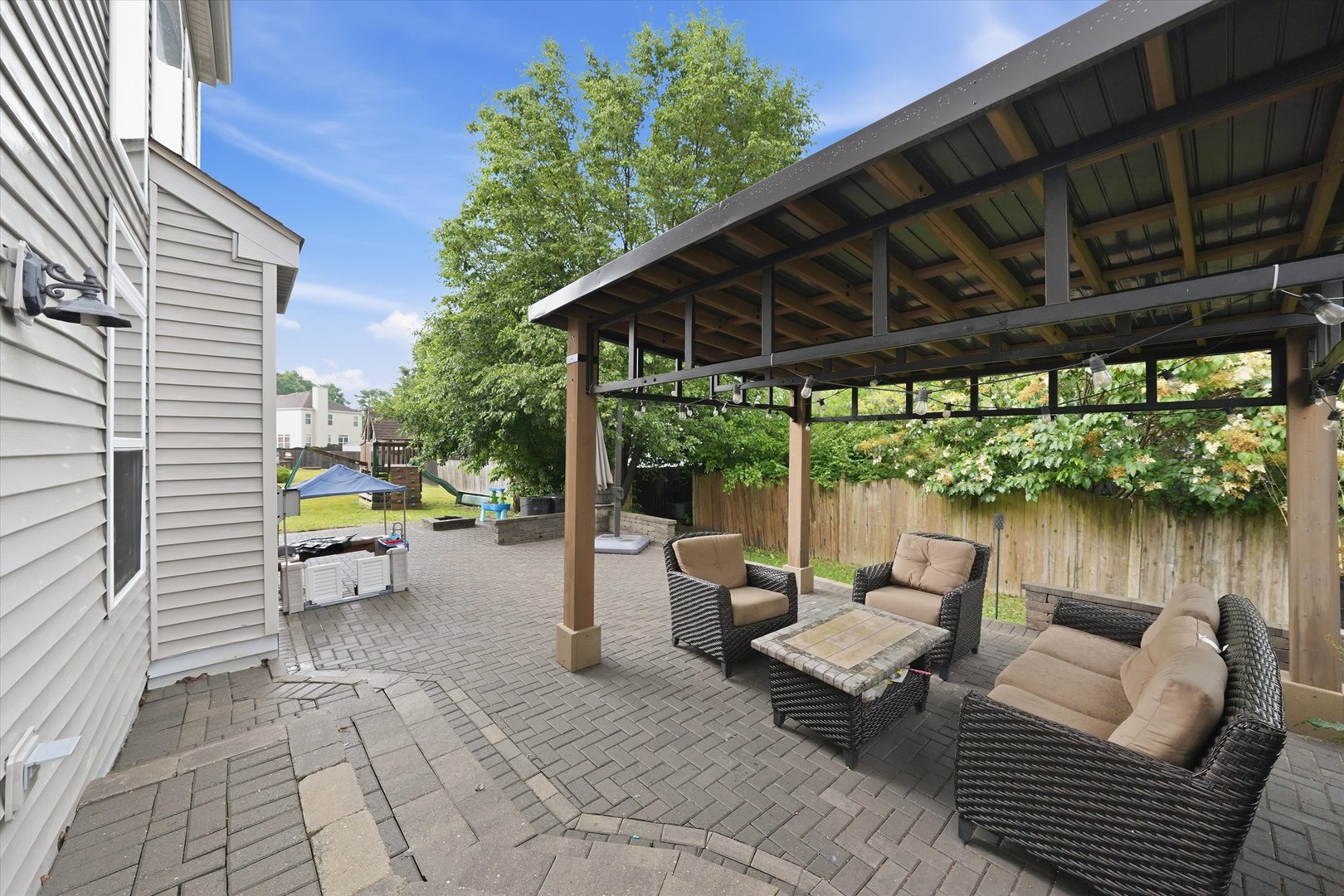 1571 Woodland Lane