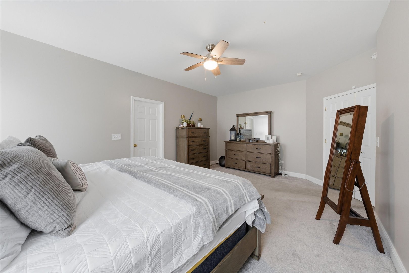 1571 Woodland Lane