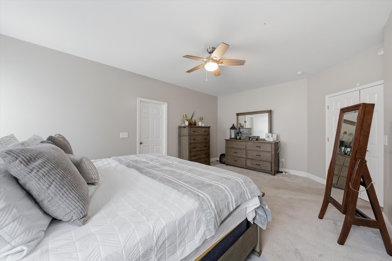 1571 Woodland Lane