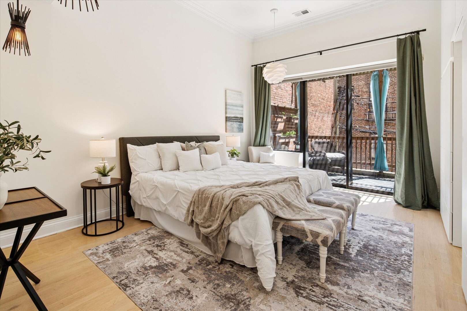 1445 N Wells Street Unit: 2