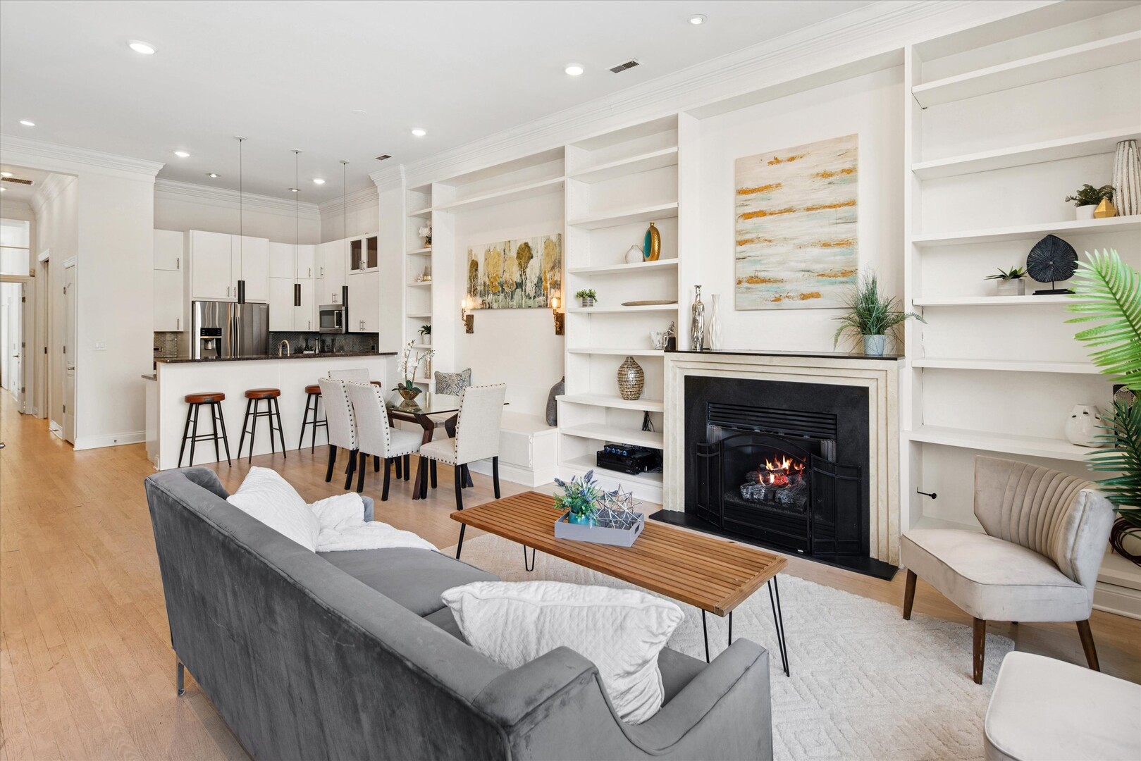 1445 N Wells Street Unit: 2