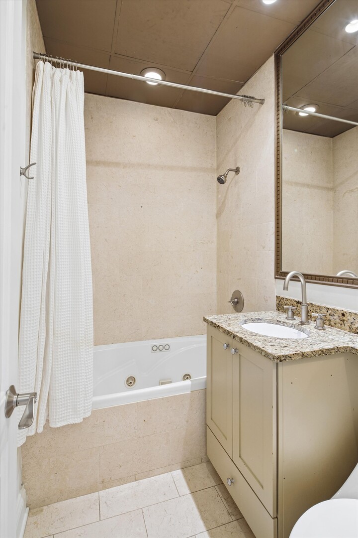1445 N Wells Street Unit: 2