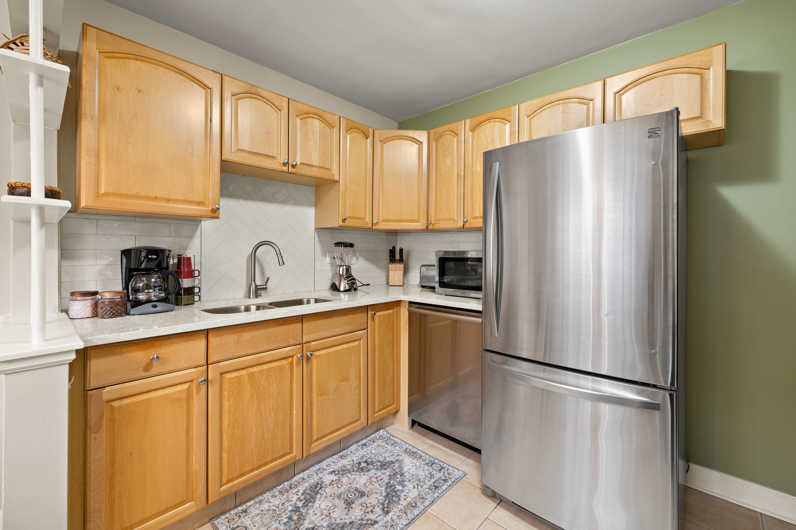 2739 W Summerdale Avenue Unit: 2W