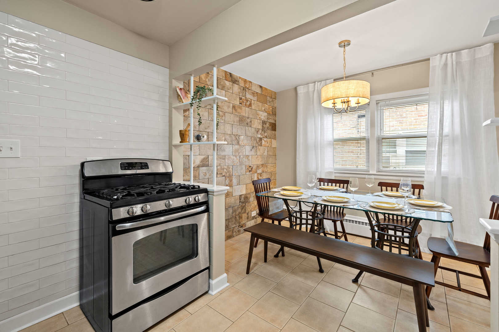 2739 W Summerdale Avenue Unit: 2W