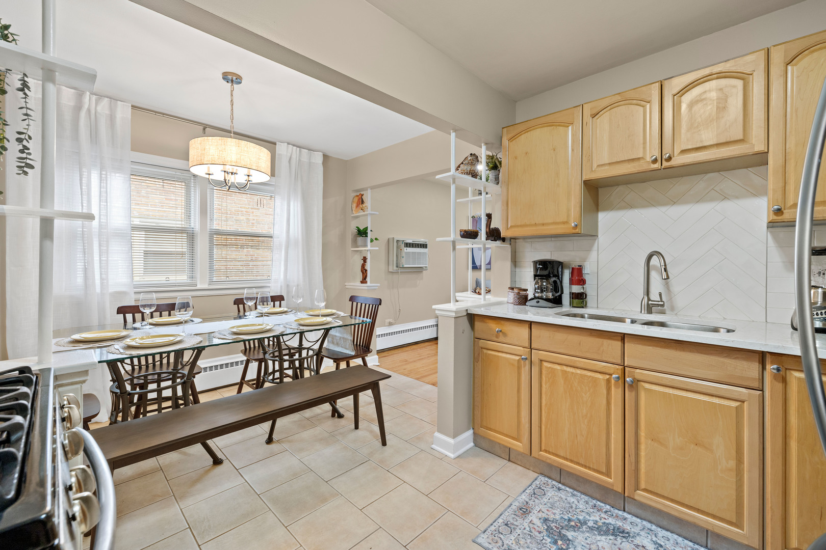 2739 W Summerdale Avenue Unit: 2W