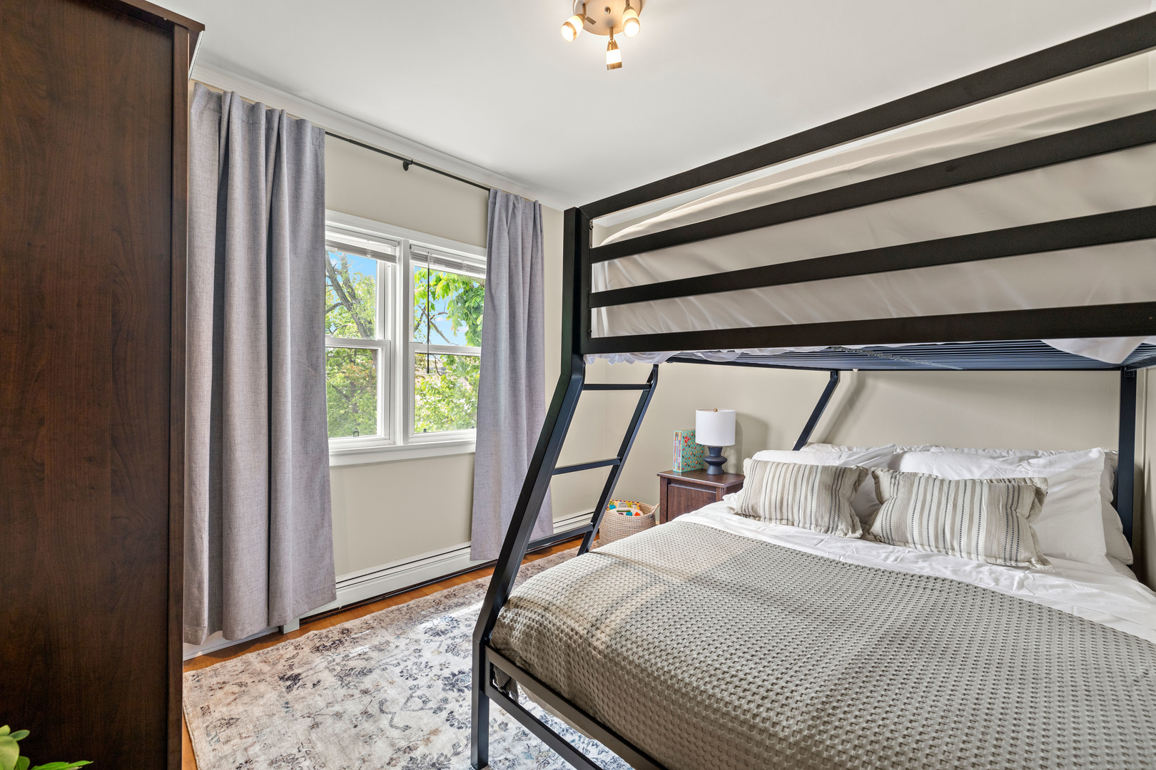 2739 W Summerdale Avenue Unit: 2W
