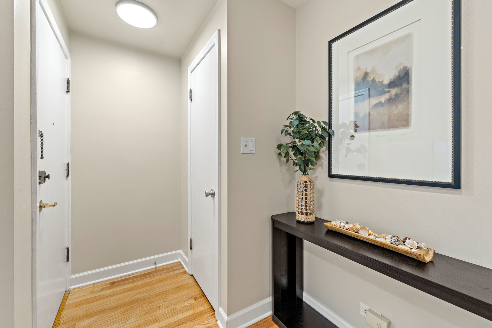 2739 W Summerdale Avenue Unit: 2W