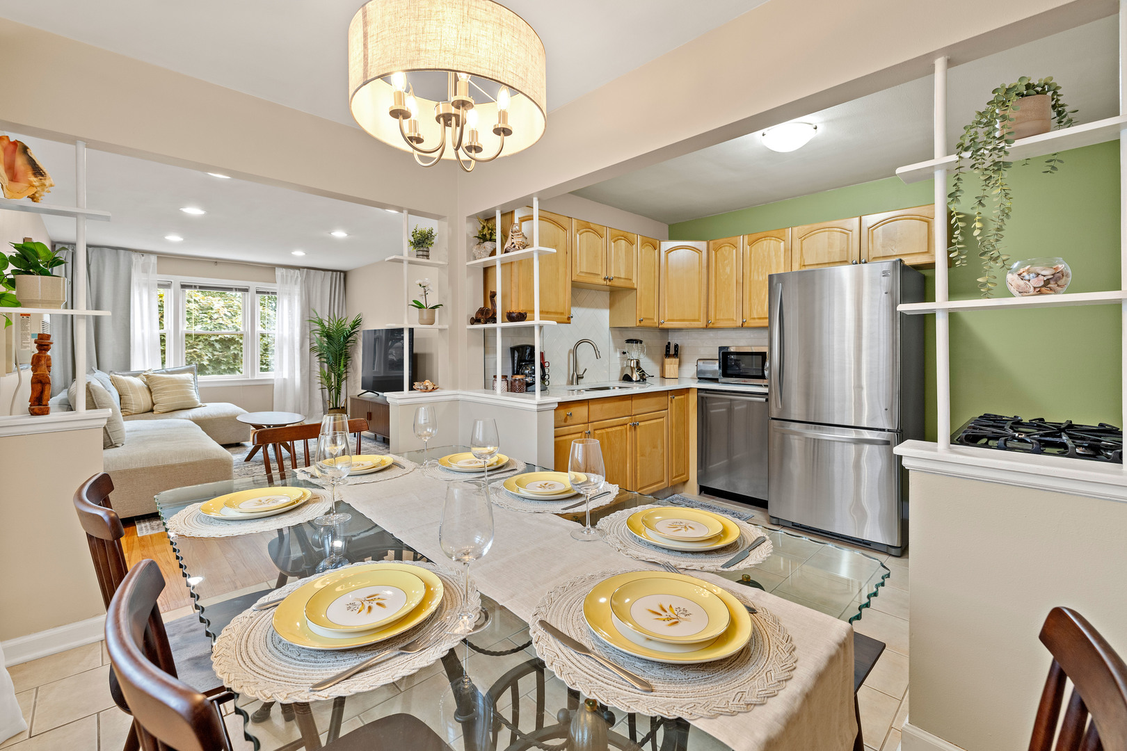 2739 W Summerdale Avenue Unit: 2W