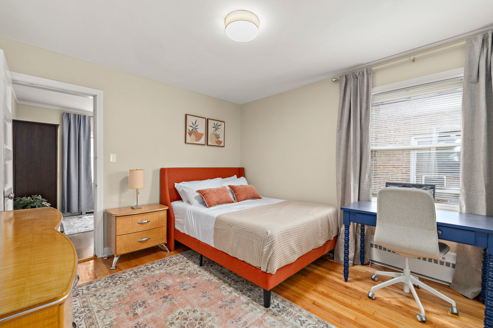 2739 W Summerdale Avenue Unit: 2W