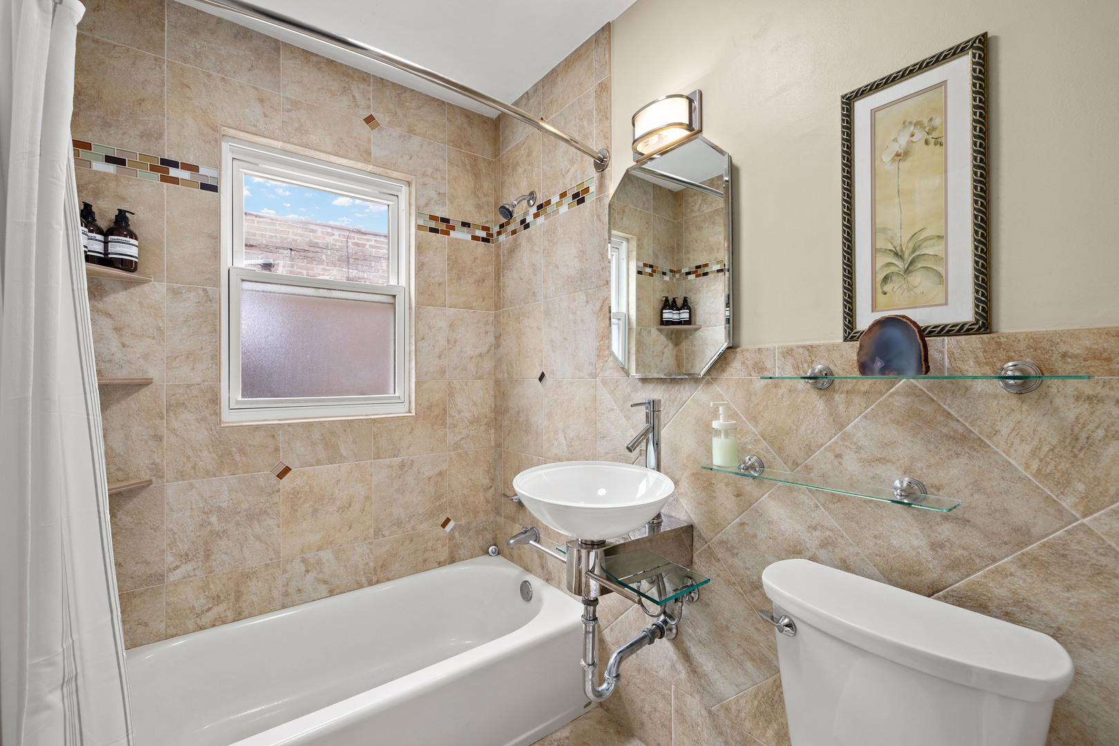 2739 W Summerdale Avenue Unit: 2W