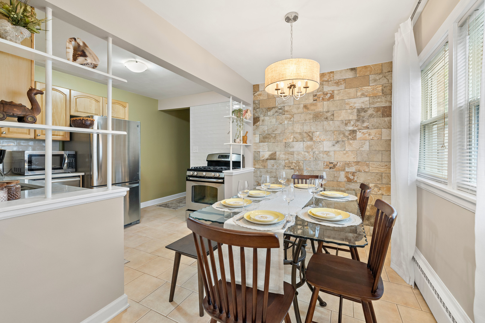 2739 W Summerdale Avenue Unit: 2W