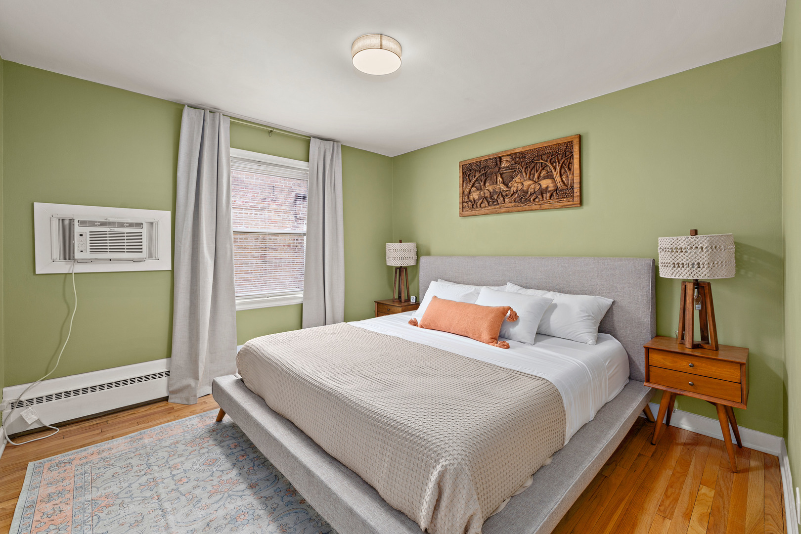 2739 W Summerdale Avenue Unit: 2W
