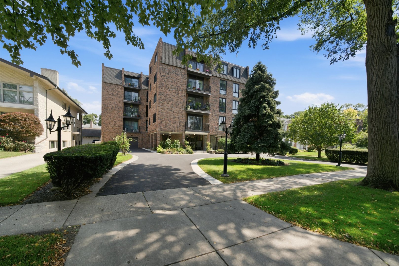 1417 BONNIE BRAE Place Unit: 2A