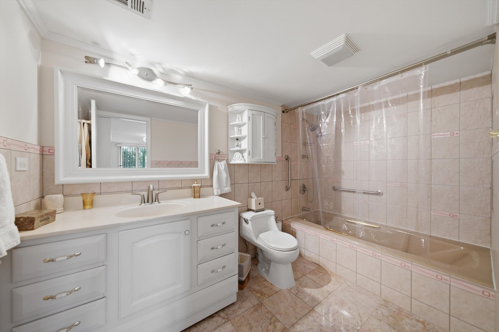 1417 BONNIE BRAE Place Unit: 2A
