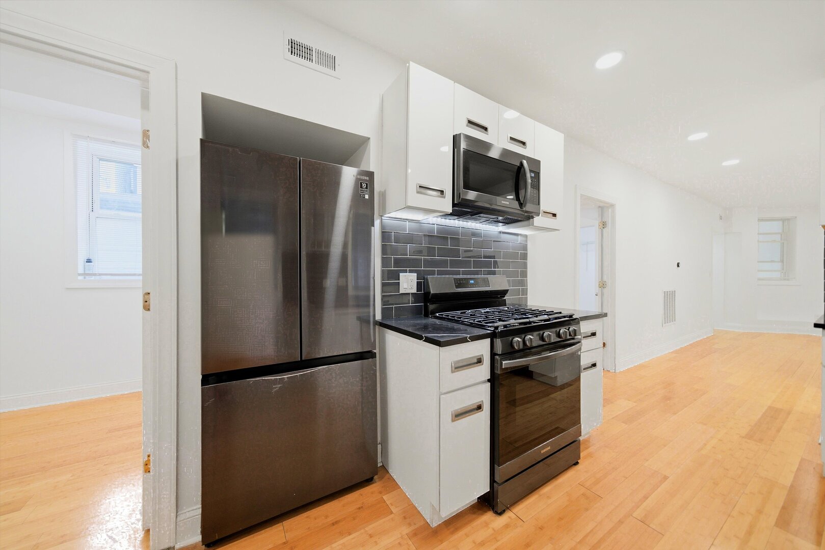 2744 N Bosworth Avenue Unit: G