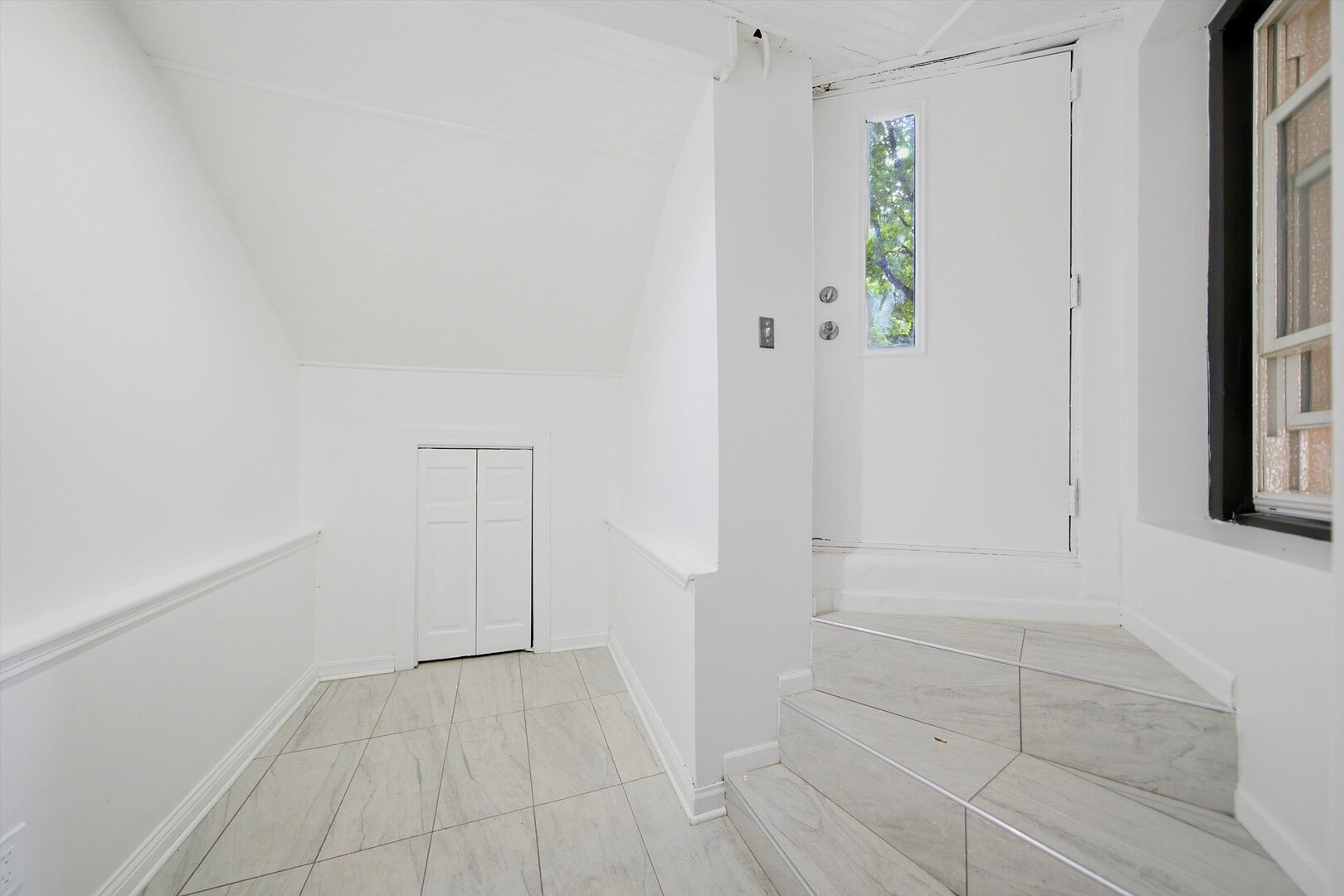 2744 N Bosworth Avenue Unit: G