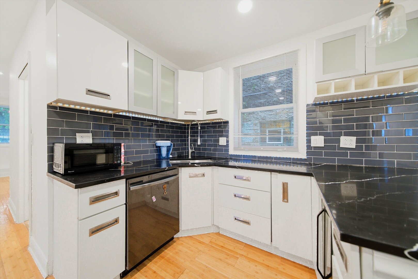 2744 N Bosworth Avenue Unit: G