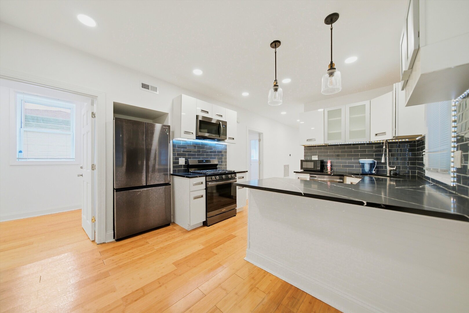 2744 N Bosworth Avenue Unit: G