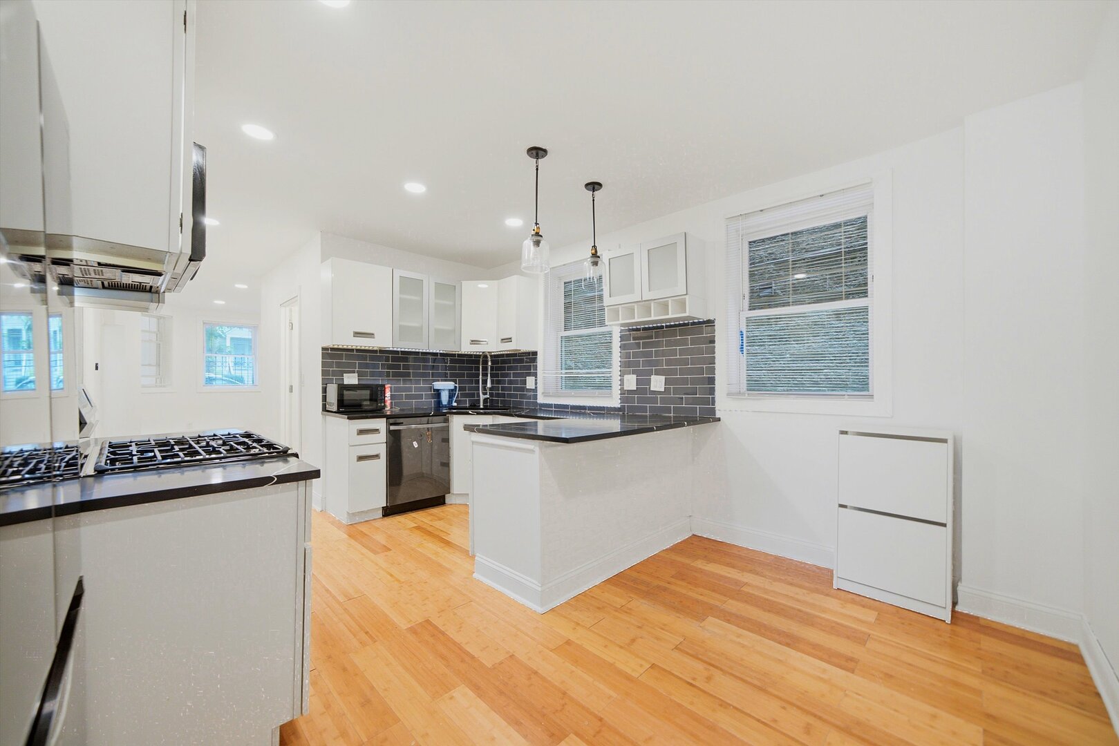 2744 N Bosworth Avenue Unit: G