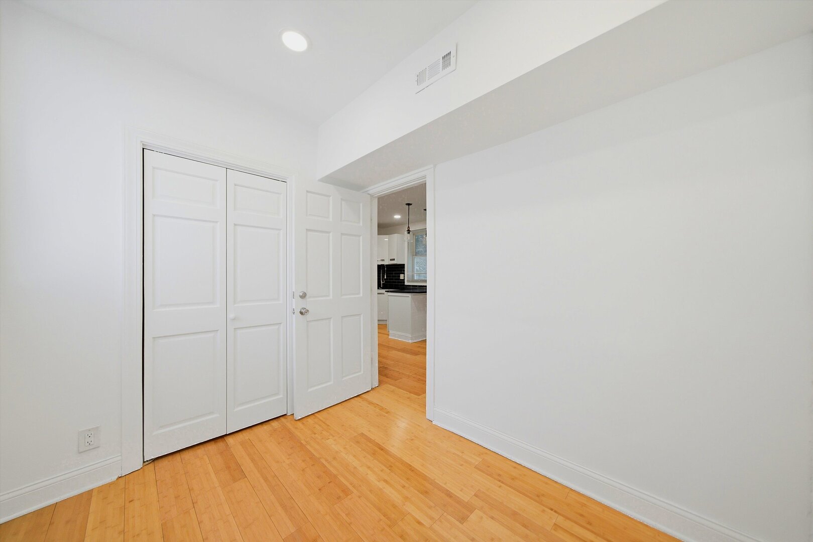 2744 N Bosworth Avenue Unit: G