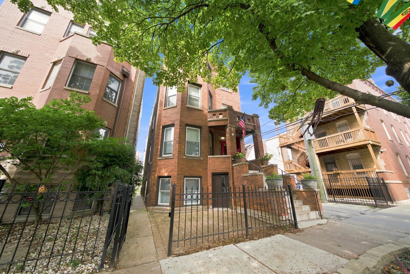 2744 N Bosworth Avenue Unit: G