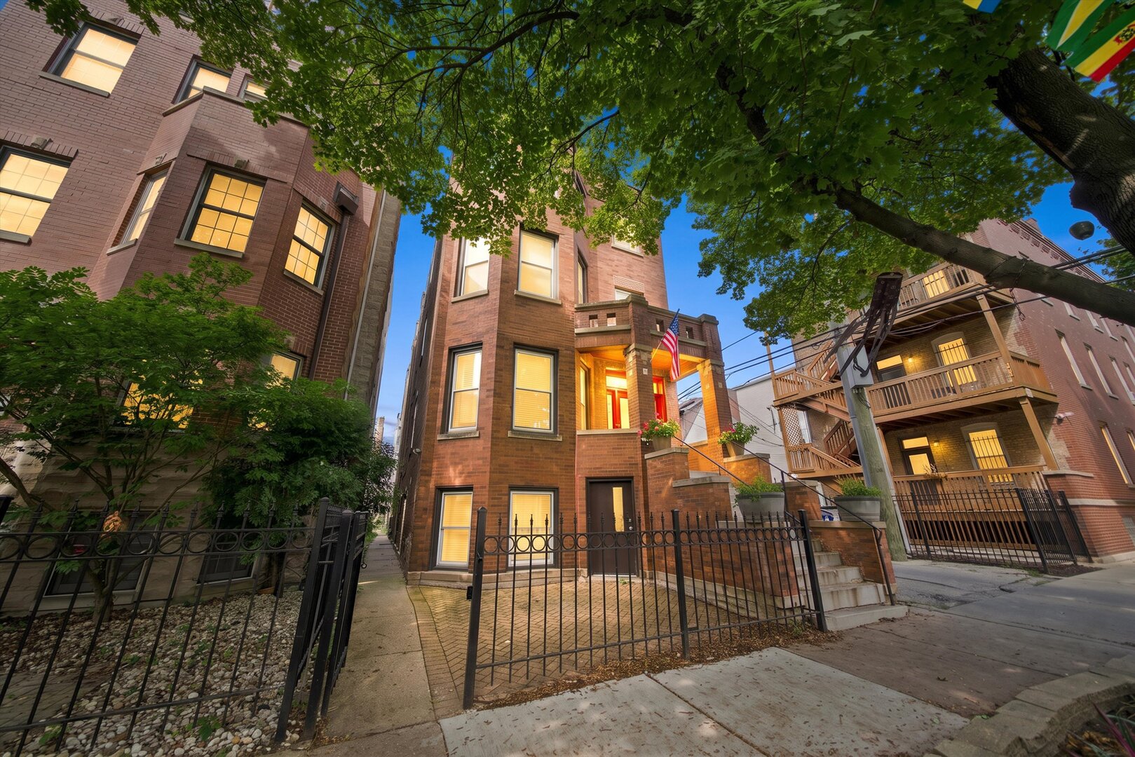 2744 N Bosworth Avenue Unit: G
