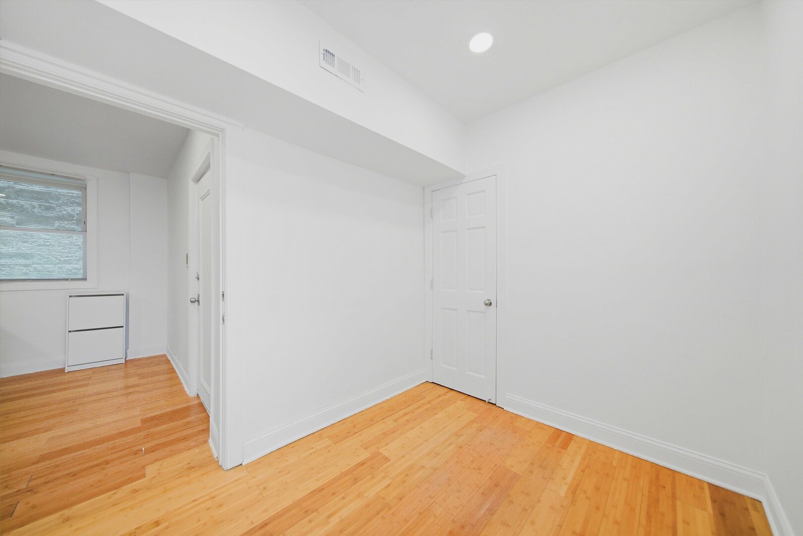 2744 N Bosworth Avenue Unit: G