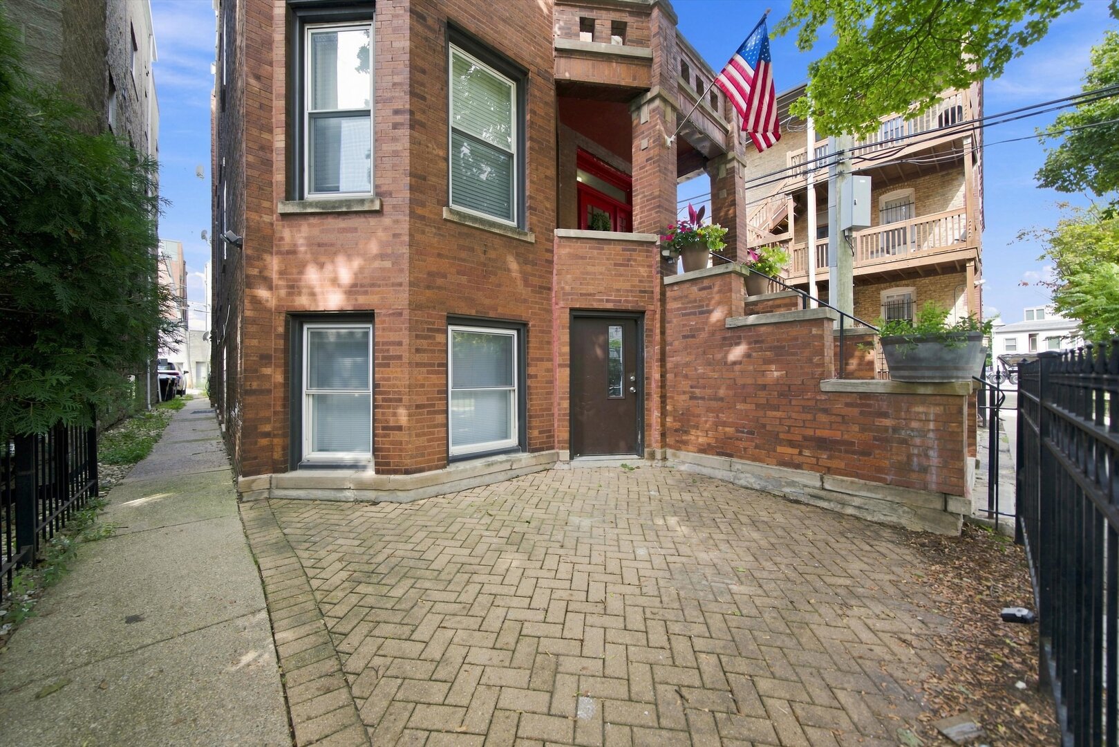 2744 N Bosworth Avenue Unit: G