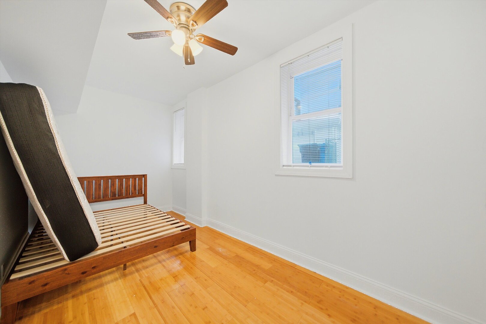 2744 N Bosworth Avenue Unit: G